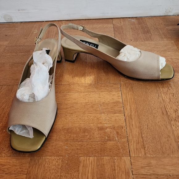 size 9 1/2 narrow, Vaneli brand, baige. - Picture 2 of 2